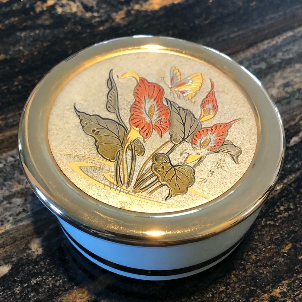 Japanese trinket dish with lid